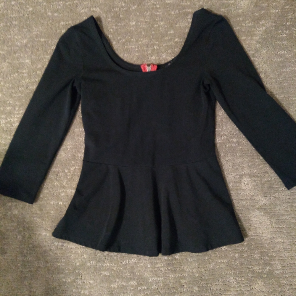 Black Express top made of a cotton blend.